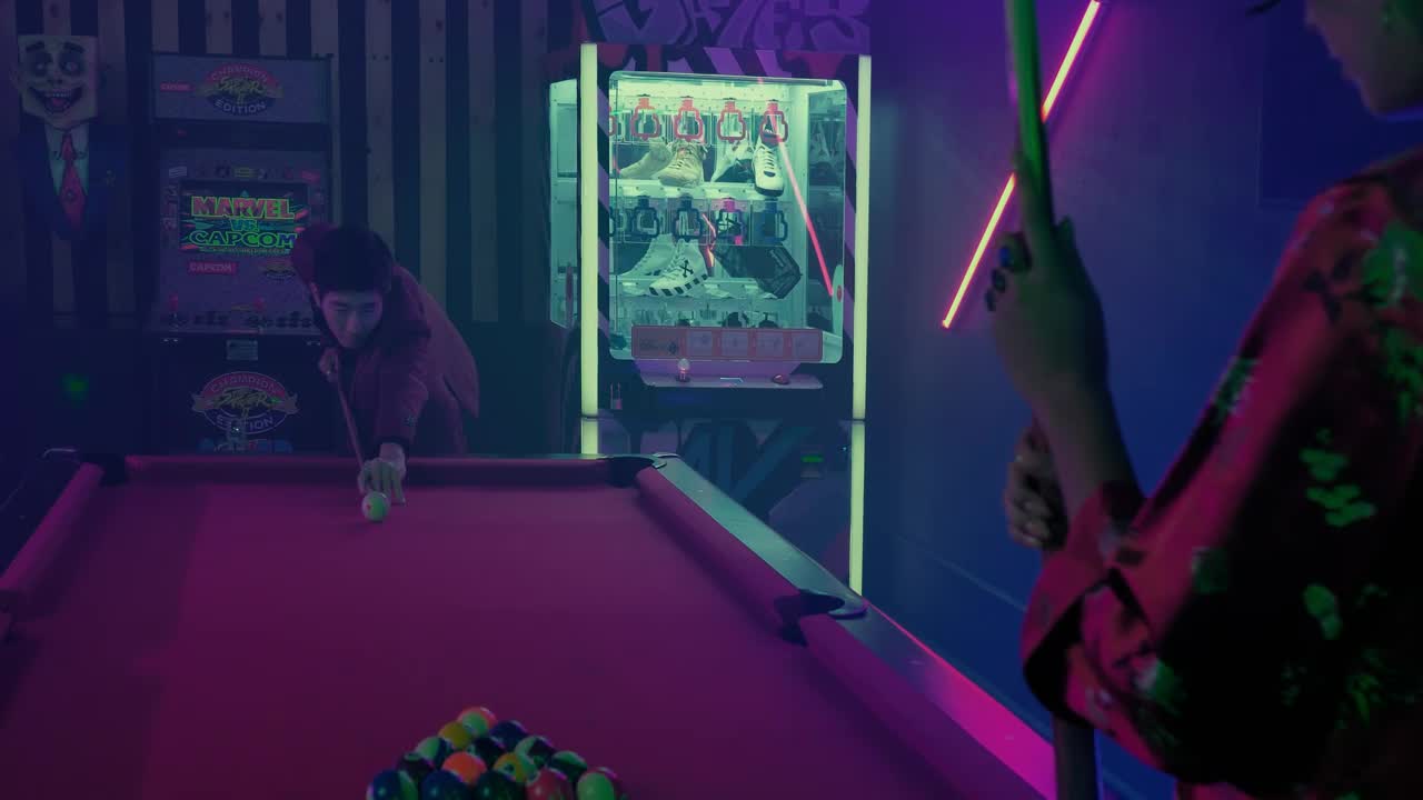Video Stock Pool Game Between Two Elegant People 41898Live Wallpaper Free - Free Download