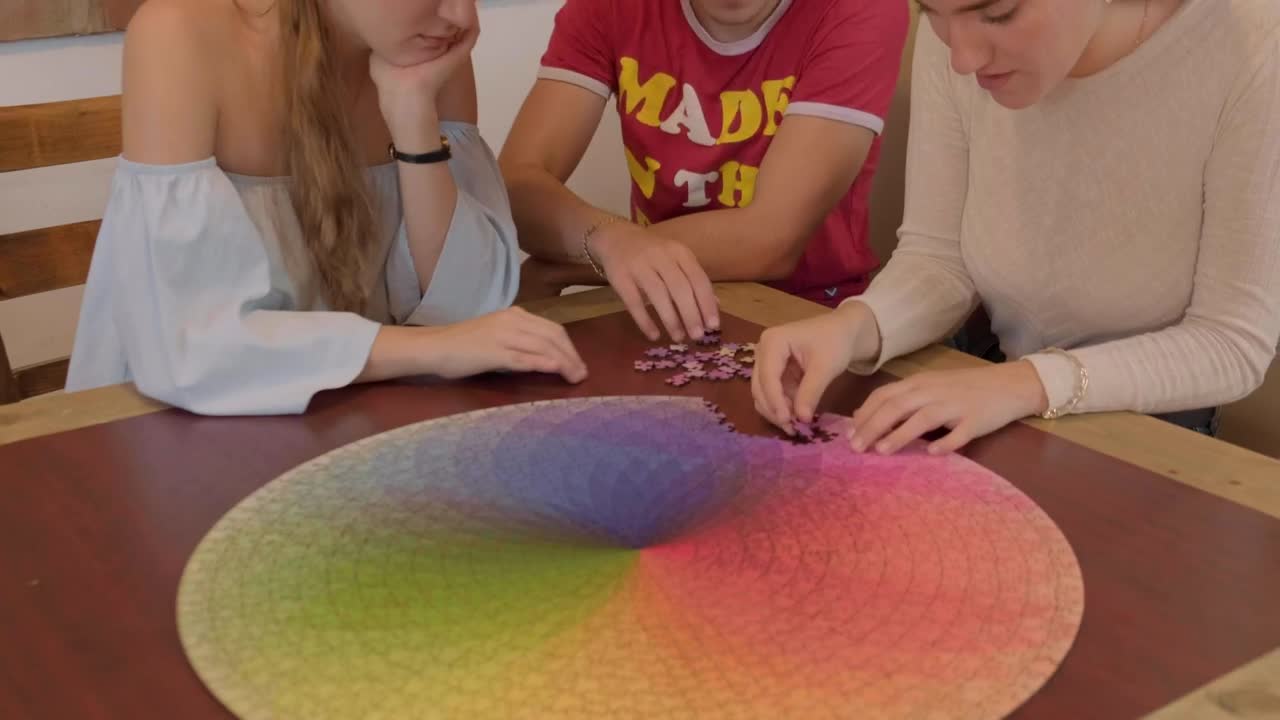 Stock Video Friends Forming A Big Circular Puzzle Live Wallpaper For PC - Free Download