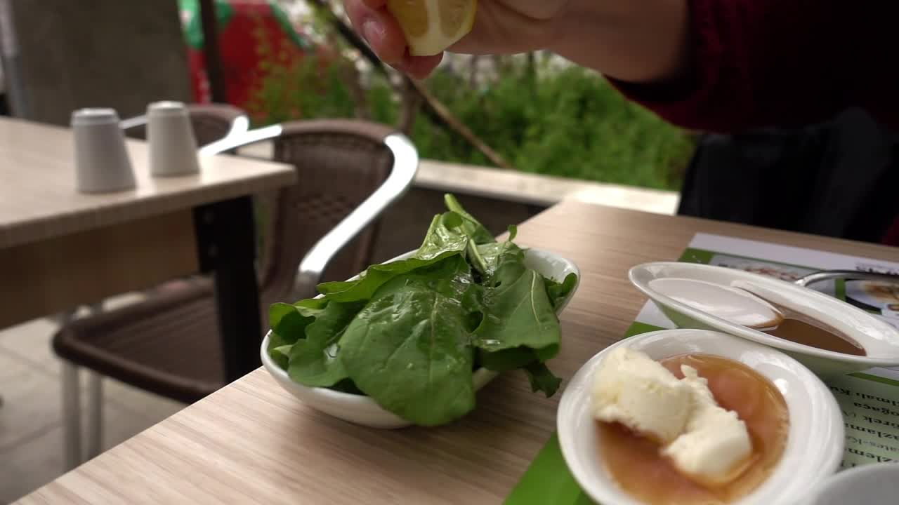 Stock Video Lemon In Salad At Breakfast Animated Wallpaper - Free Download