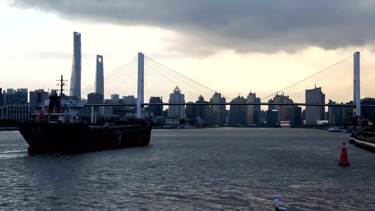 Free Stock Video Ships Sailing On A Lake Surrounded By A Huge City Live Wallpaper - Free Download