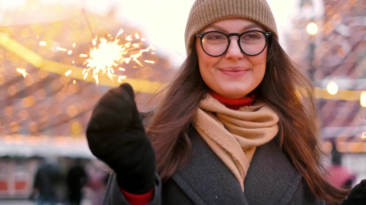 Stock Video Happy Woman With Sparklers At A Christmas Park Animated Wallpaper - Free Download