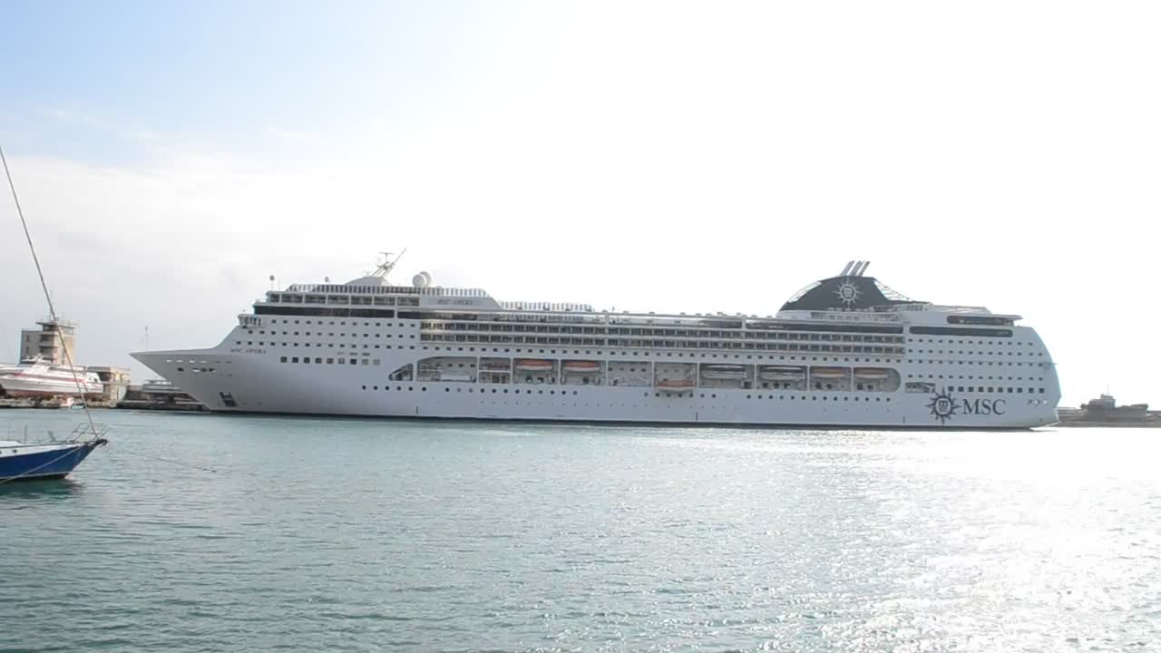 Stock Video Passenger Ship Before Departure Live Wallpaper - Free Download