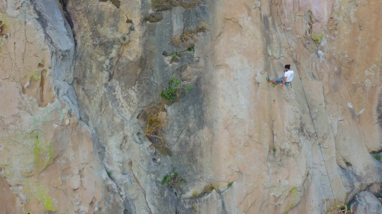 Stock Video Mountaineer Descending From A Large Mountain With A Rope LargeLive Wallpaper - Free Download