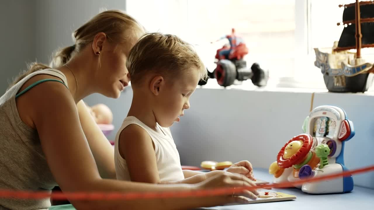 Stock Video Mother And Child Playing With Learning Block Animated Wallpaper - Free Download