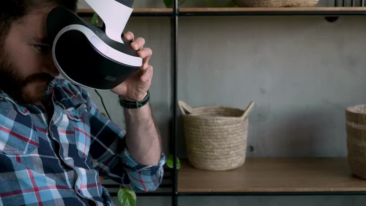 Stock Video Man Puts On Virtual Reality Glasse Animated Wallpaper - Free Download