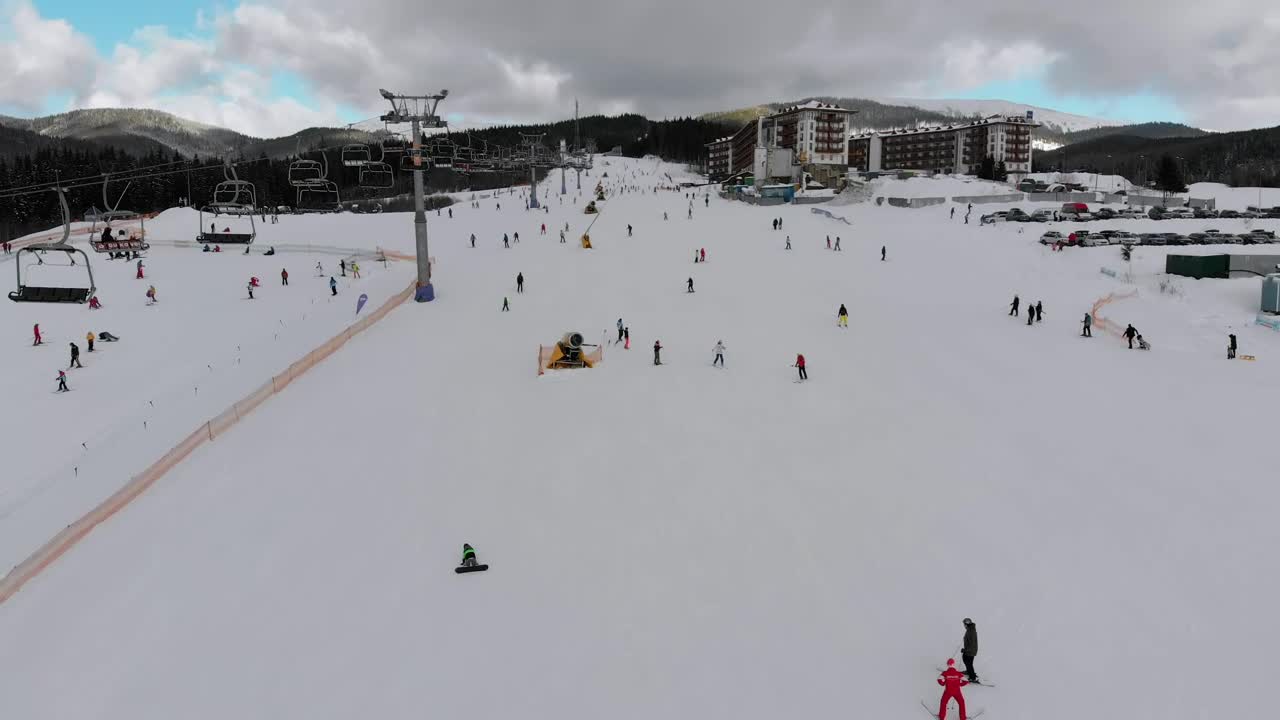 Free Video Stock Sky Lift And Skiers In The Snowy Mountain Live Wallpaper - Free Download