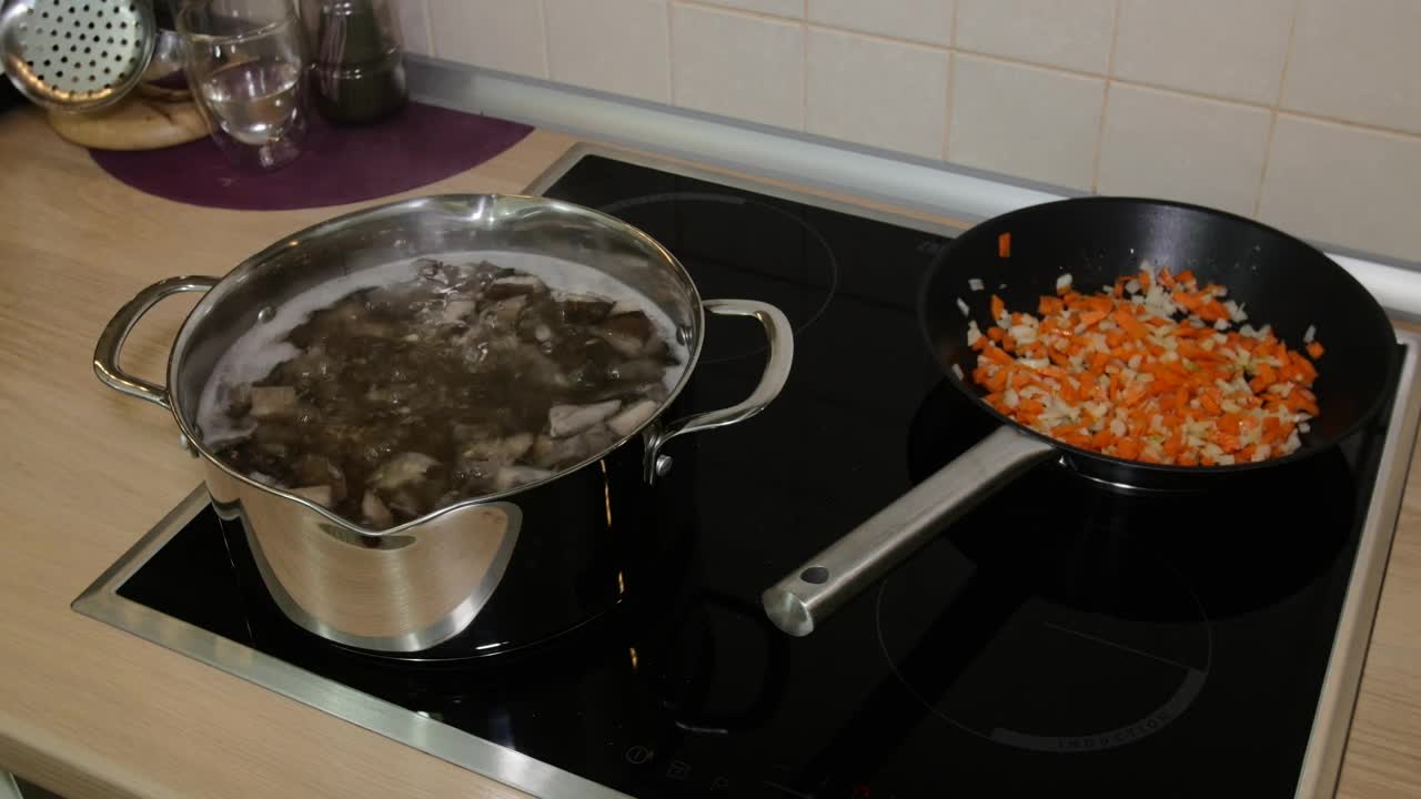 Free Video Stock Soup Boiling On A Stove Live Wallpaper - Free Download