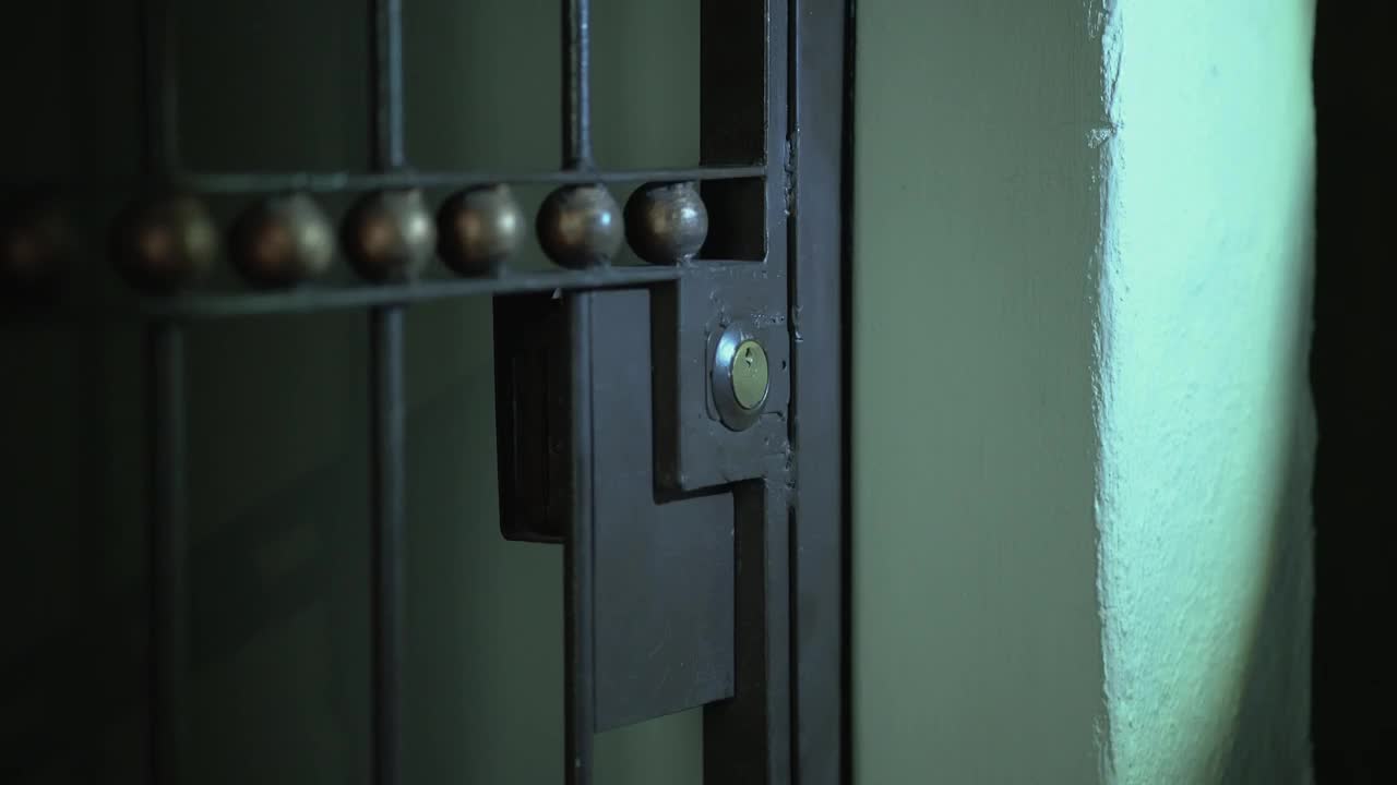 Stock Video Mugger Opening The Lock At Night Live Wallpaper - Free Download