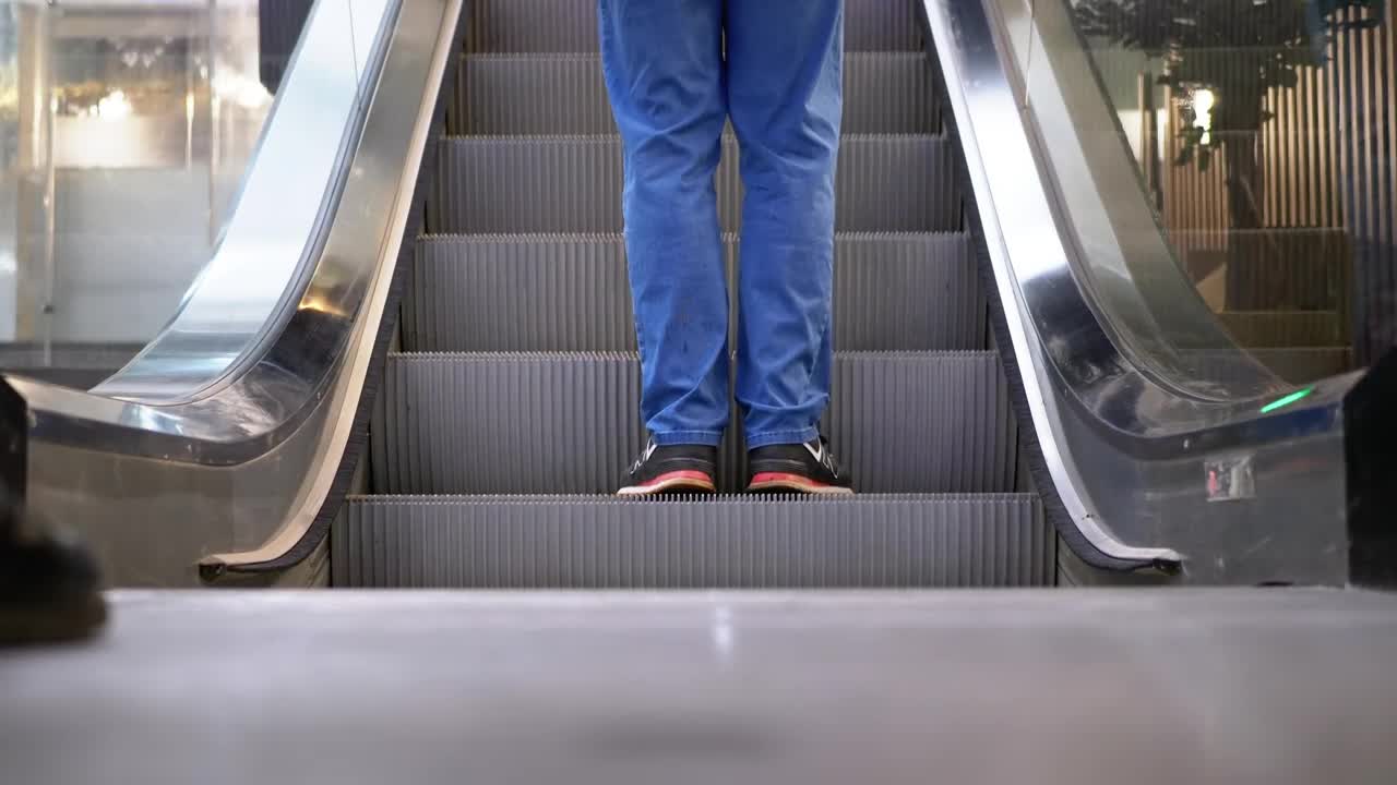 Stock Video People Walking Into The Escalator Live Wallpaper - Free Download