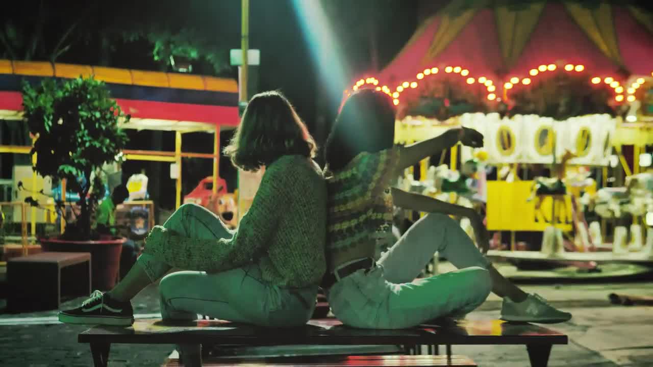 Free Stock Video Women In An Amusement Park Live Wallpaper - Free Download