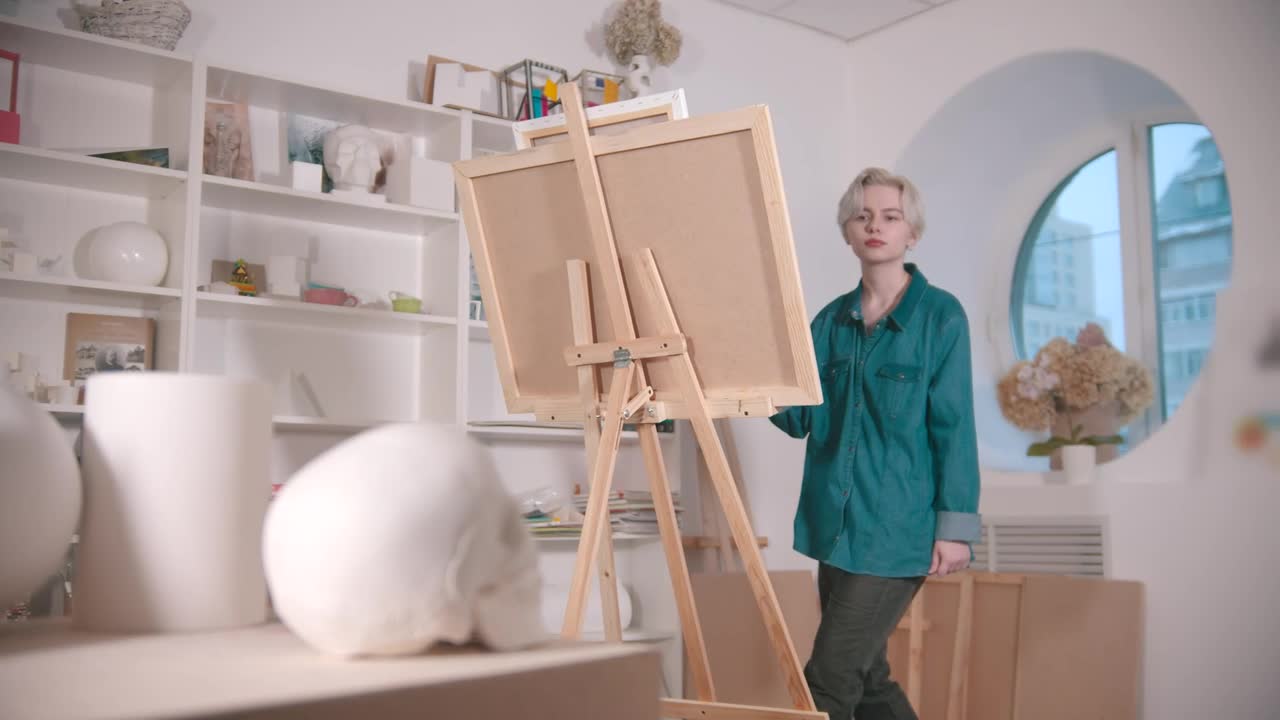 Free Stock Video Young Artist Painting A Skull On Canvas Live Wallpaper - Free Download