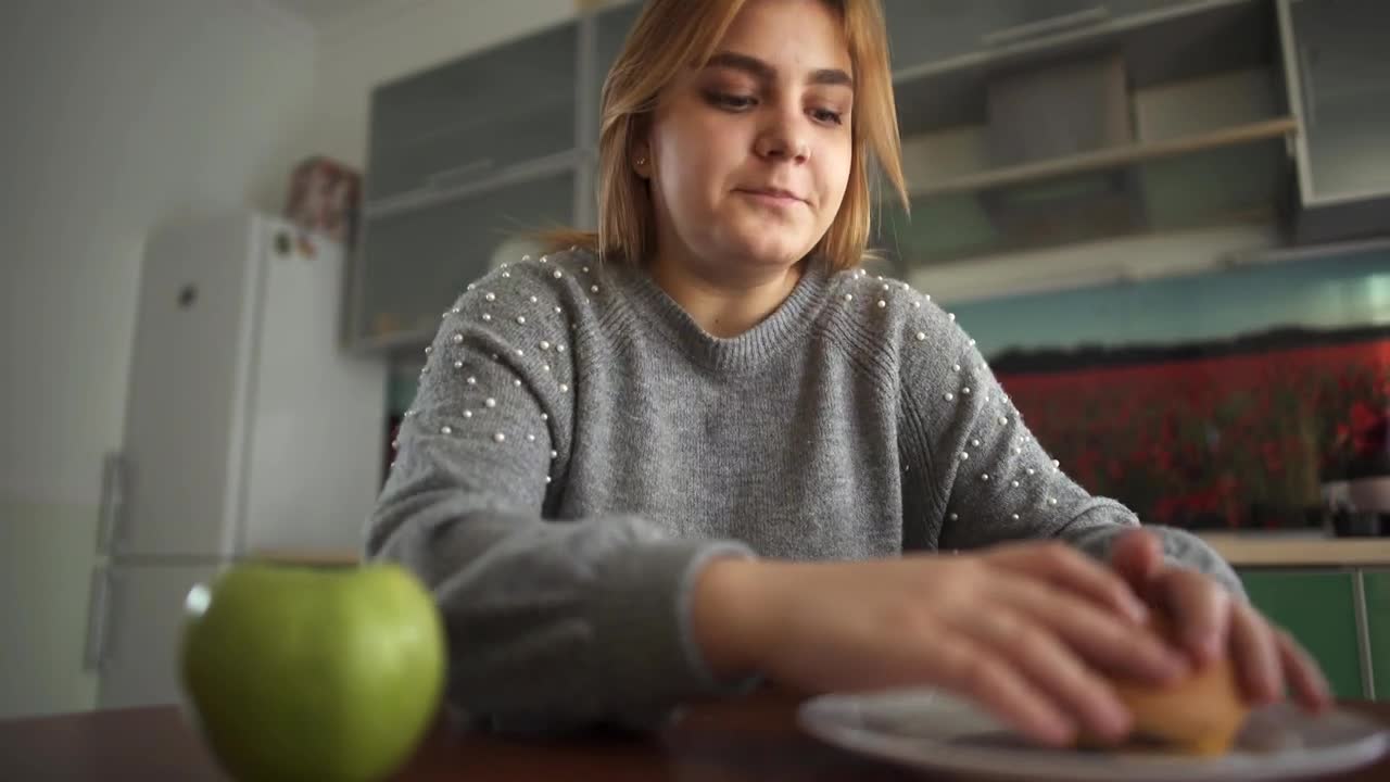 Stock Video Overweight Woman Chooses Apple Over Cheeseburger Live Wallpaper - Free Download