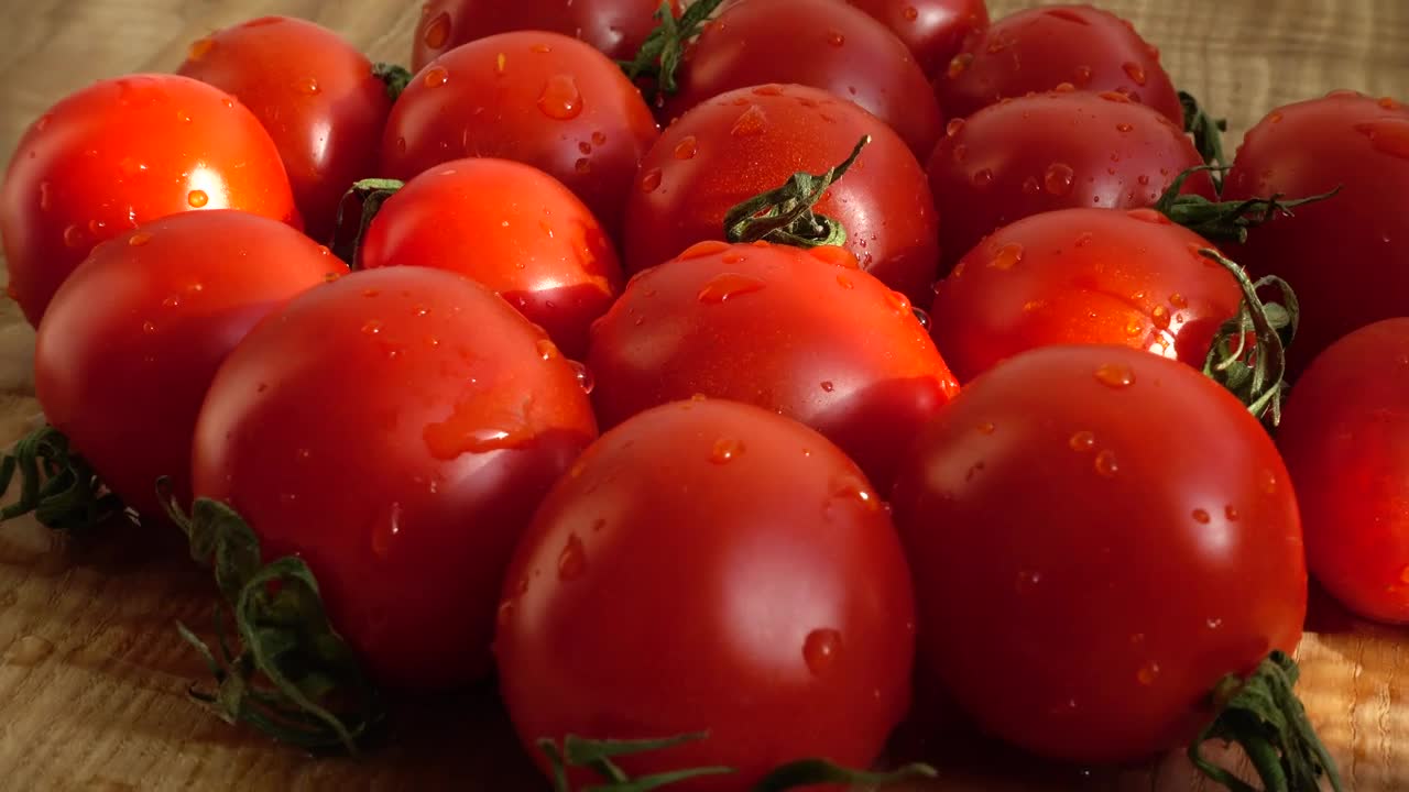 Free Stock Video Set Of Wet Tomatoes Spinning In A Close Up Shot Live Wallpaper - Free Download