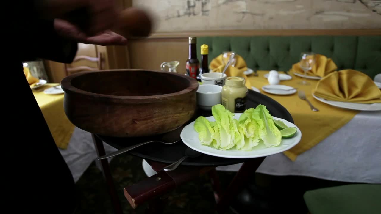 Video Stock Chef Preparing A Salad In A Restaurant Live Wallpaper For PC - Free Download