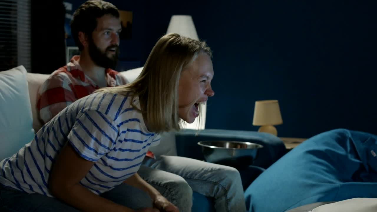 Stock Video Expressive Couple Playing Video Games Live Wallpaper For PC - Free Download