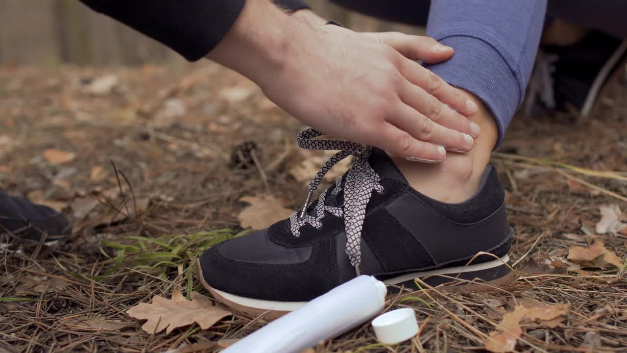 Free Video Stock Smearing Ointment On A Persons Ankle Live Wallpaper - Free Download