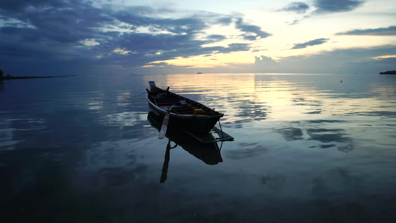 Free Stock Video Wooden Boat In The Sea At Sunset Live Wallpaper - Free Download