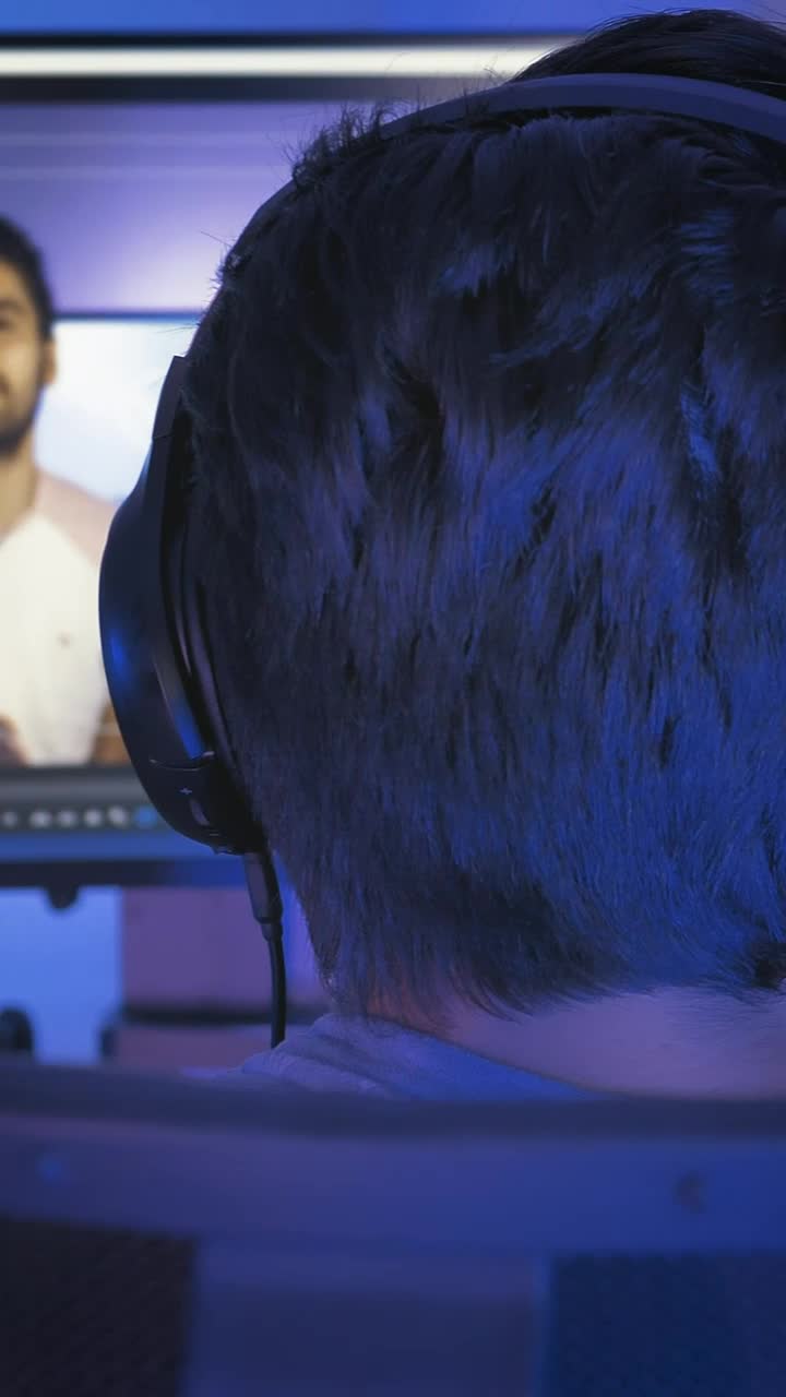 Stock Video Man Editing A Video On His Computer Animated Wallpaper - Free Download