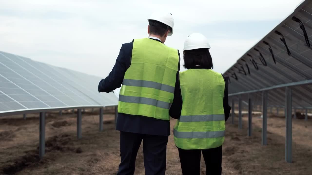 Stock Video Engineers Working Through Solar Field Live Wallpaper For PC - Free Download