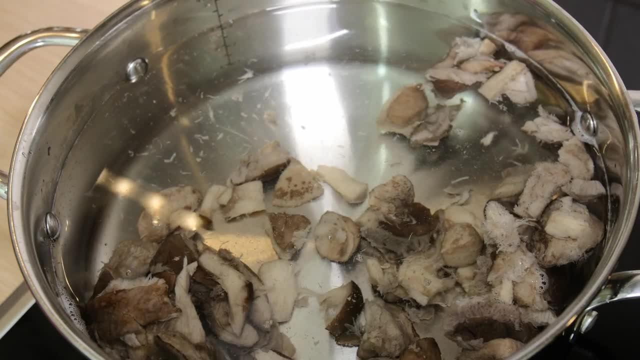 Video Stock Preparing To Boil Mushrooms Live Wallpaper Free - Free Download