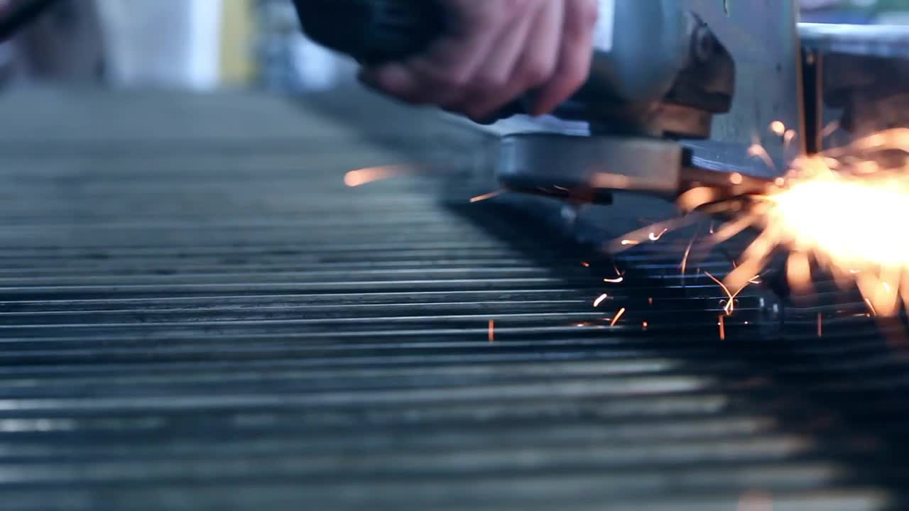 Video Stock Person Using An Industrial Grinder Live Wallpaper Free - Free Download