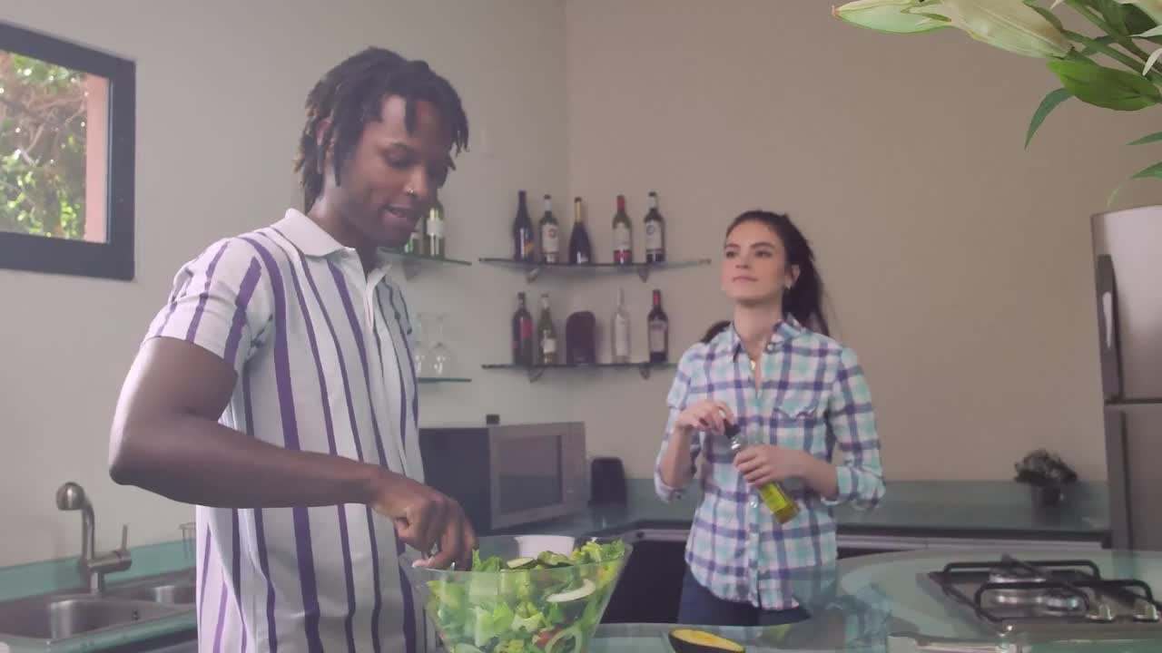 Free Stock Video Vegetarian Couple Preparing Food Live Wallpaper - Free Download
