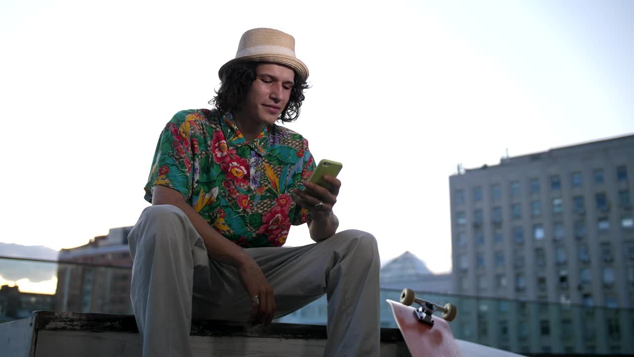 Free Stock Video Skateboarder Checking His Phone Live Wallpaper - Free Download