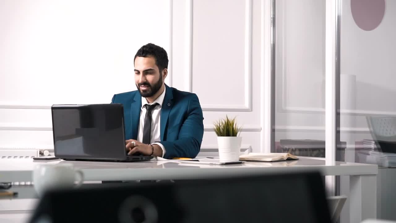 Video Stock Businessman Working On His Laptop Live Wallpaper For PC - Free Download
