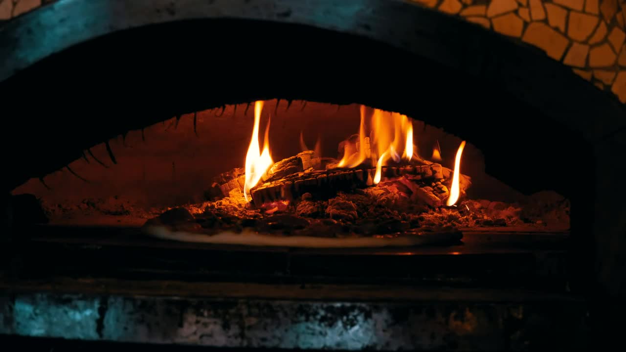 Stock Video Cooking Pizza In A Traditional Oven Live Wallpaper For PC - Free Download