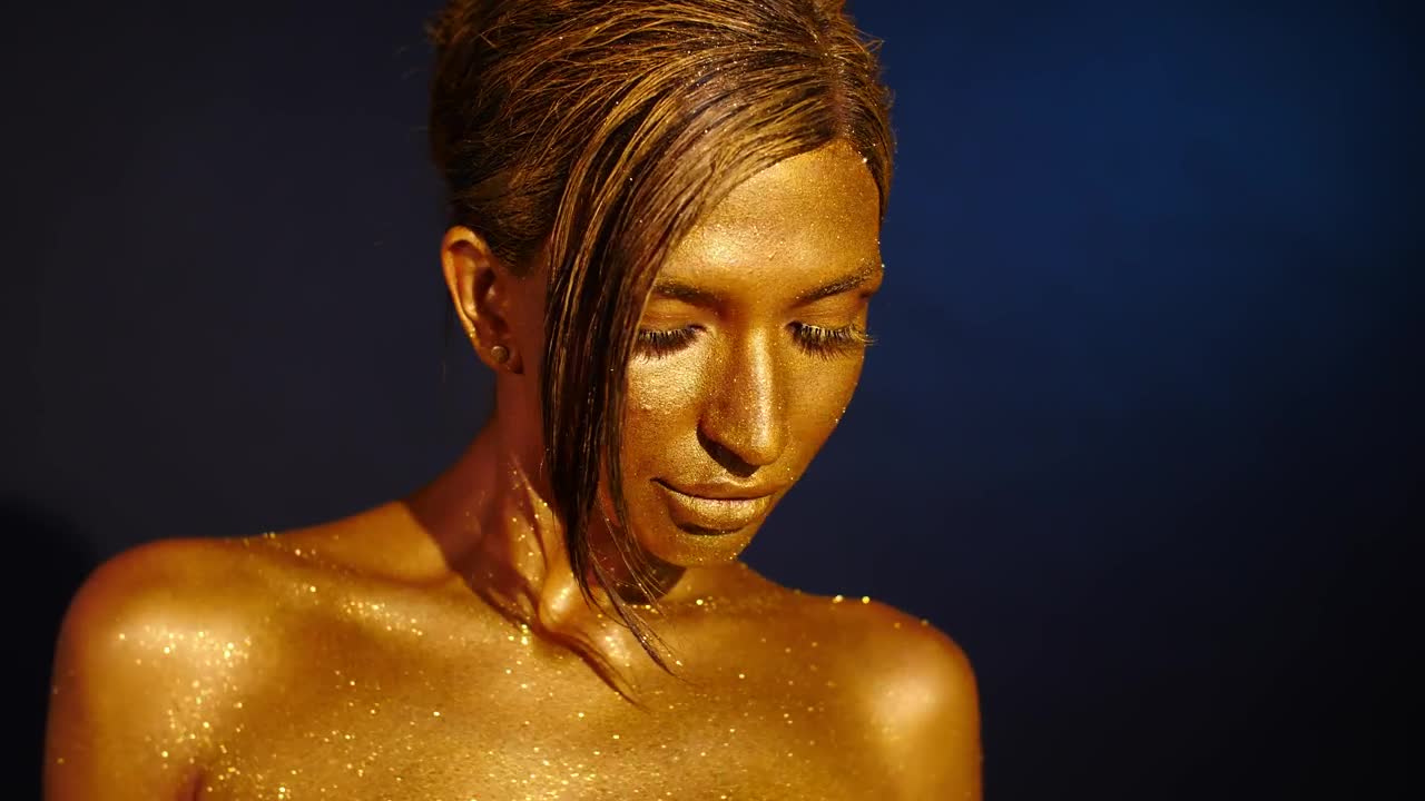 Free Stock Video Woman With Golden Body Paint With Glitters Live Wallpaper - Free Download