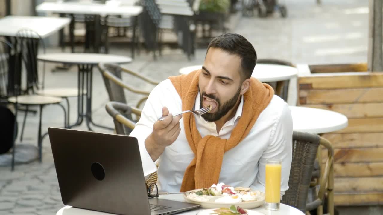 Free Stock Video Restaurant With People Maintaining Social Distance Live Wallpaper - Free Download