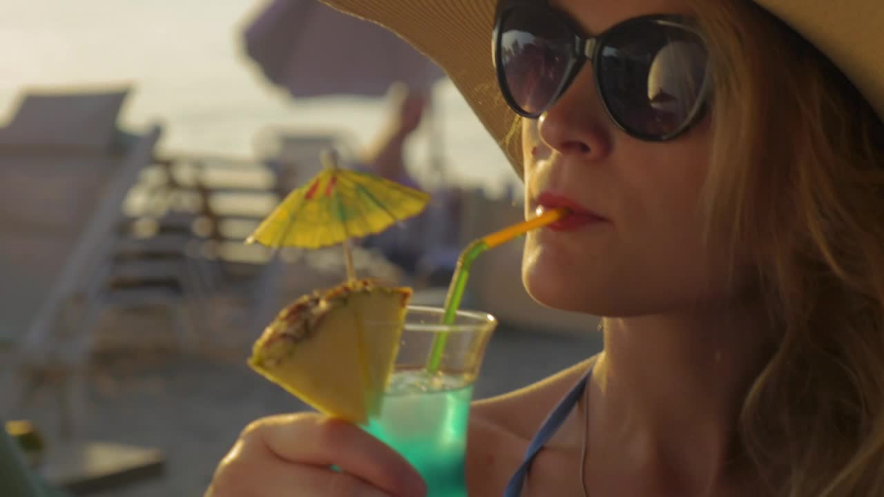 Stock Video Enjoying A Cocktail In The Evening Live Wallpaper For PC - Free Download