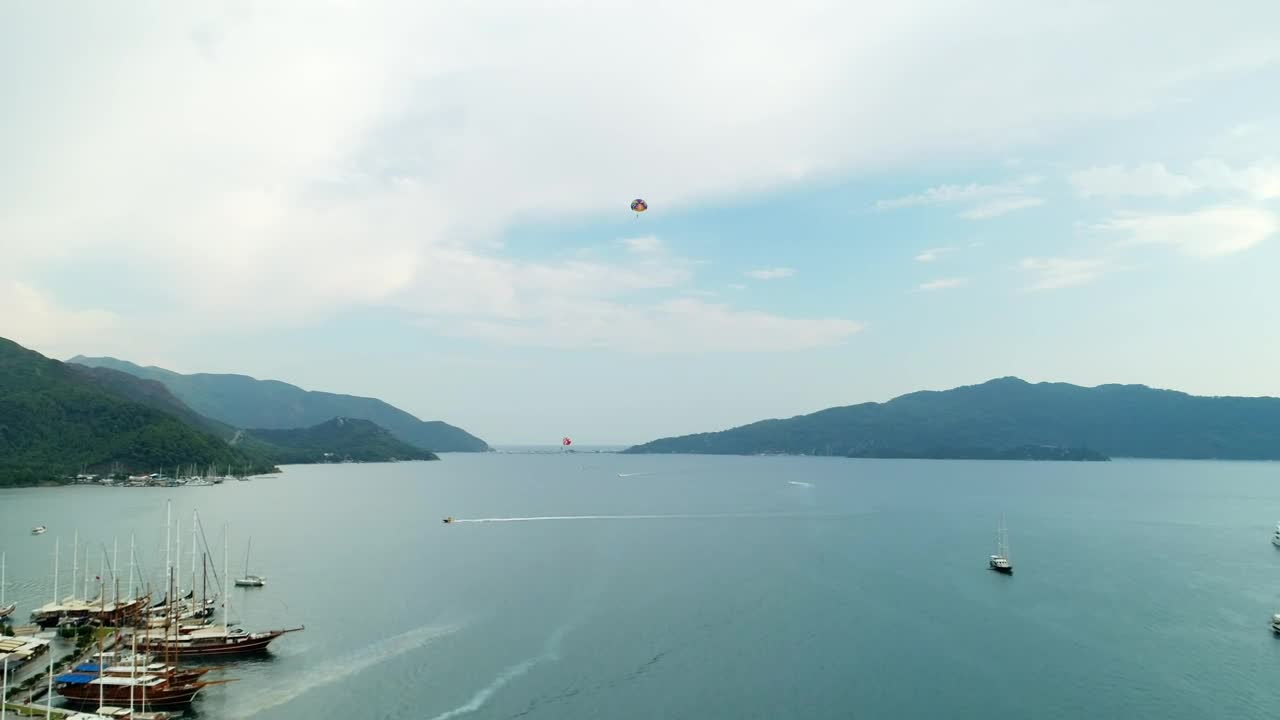 Stock Video Parasailing Over The Ocean Live Wallpaper - Free Download