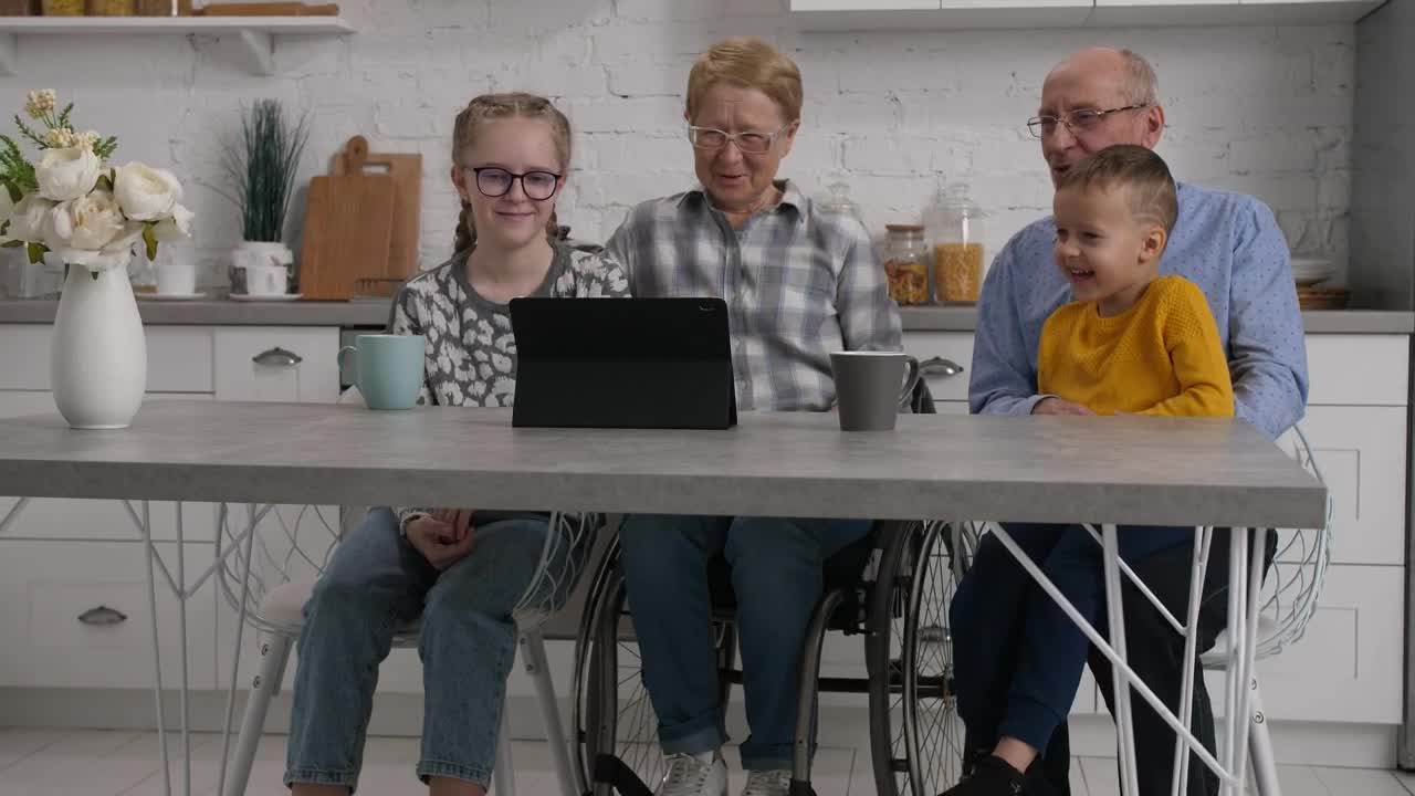 Stock Video Family Watching A Funny Video Live Wallpaper For PC - Free Download