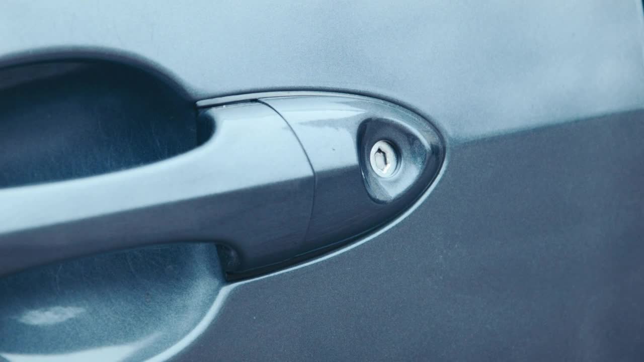 Free Video Stock thief cracking a car door lock Live Wallpaper - Free Download
