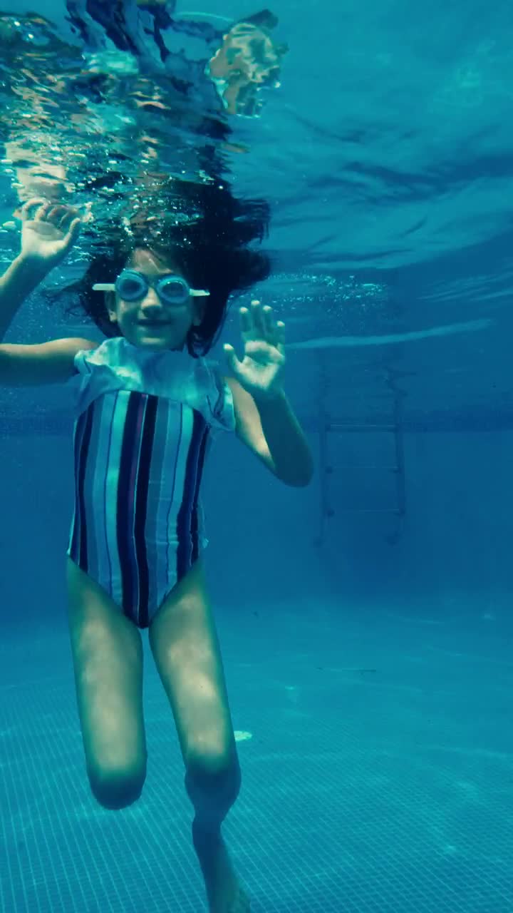 Stock Video Girl Playing In A Pool Underwater Live Wallpaper For PC - Free Download