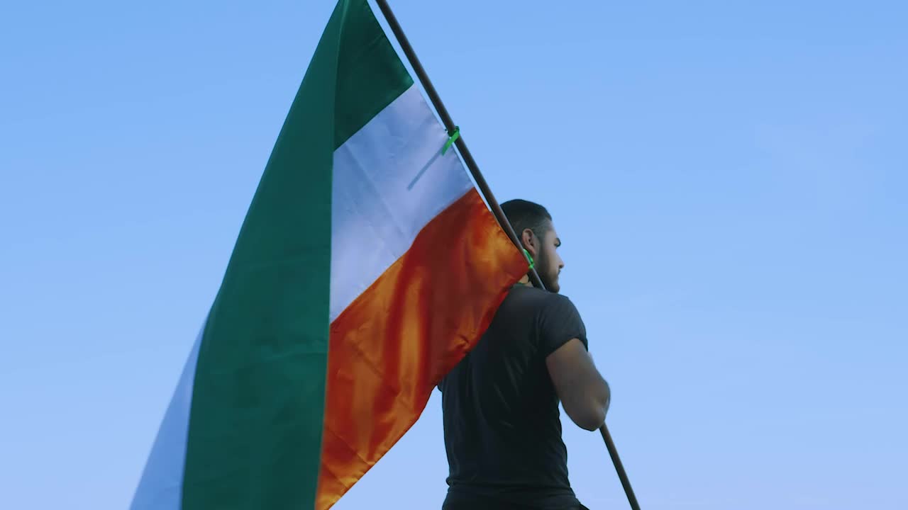 Stock Video Man Carrying The Flag Of India With A Flagpole Animated Wallpaper - Free Download