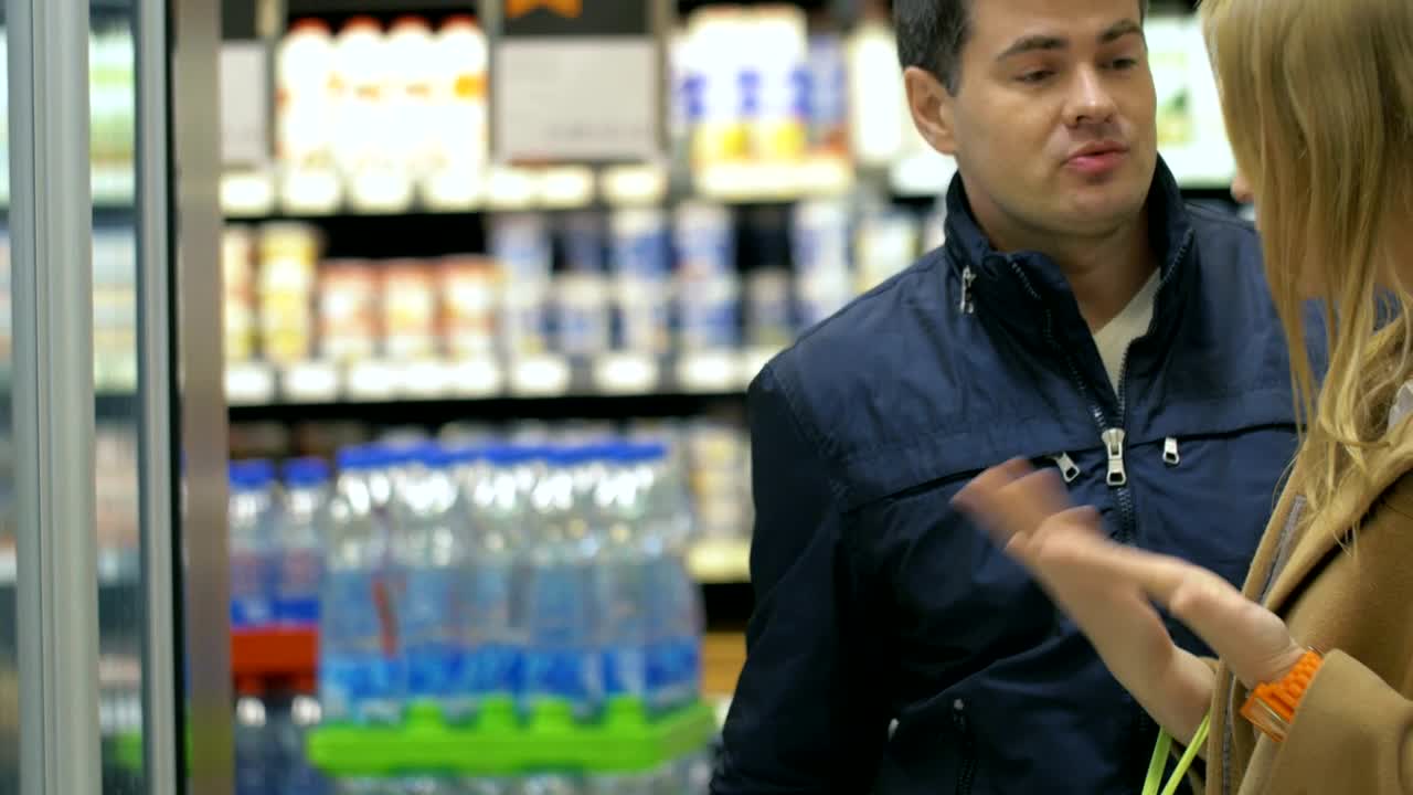 Stock Video Couple Arguing About Ice Cream Live Wallpaper For PC - Free Download