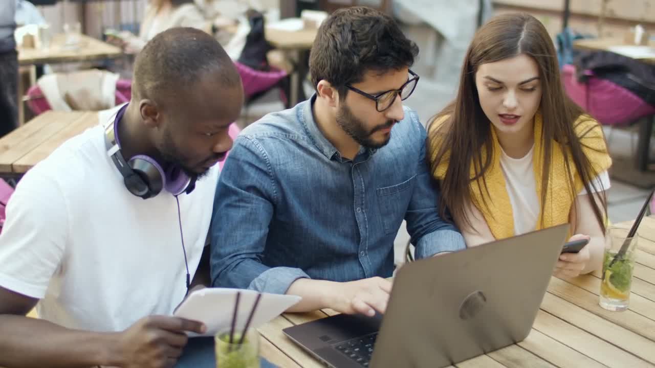 Stock Video College Students Working Together Live Wallpaper For PC - Free Download