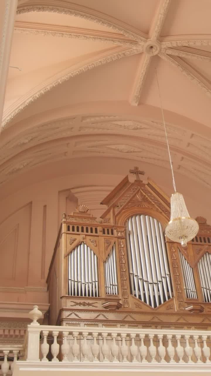 Video Stock Pipes Of An Organ High Up In A Church Live Wallpaper Free - Free Download