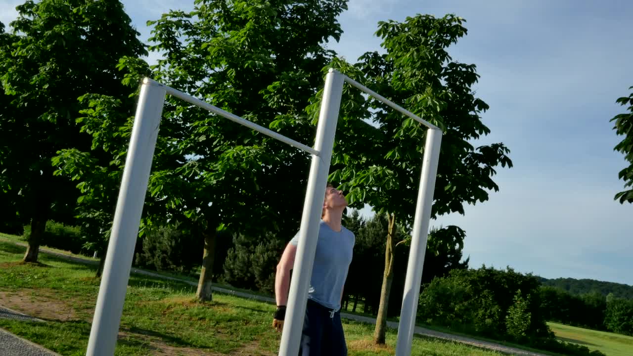 Stock Video Man Doing Pull Ups In The Park Animated Wallpaper - Free Download