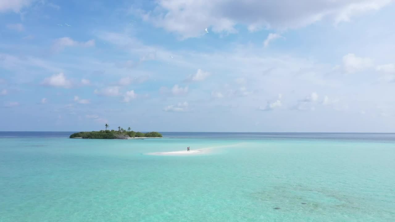 Free Stock Video Remote Tropical Island With A Couple On A Sandbar Live Wallpaper - Free Download