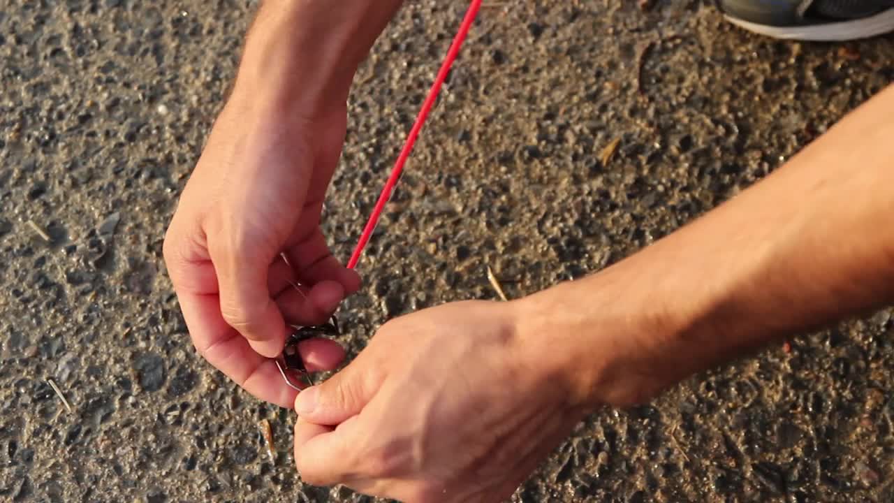 Video Stock Placing A Fastener With A Rope On The Floor Live Wallpaper Free - Free Download