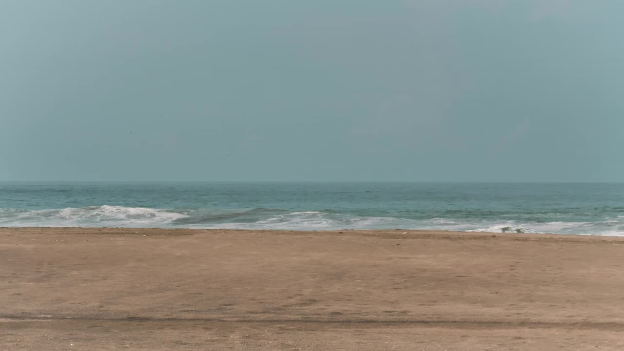 Free Stock Video Waves At An Empty Beach Live Wallpaper - Free Download