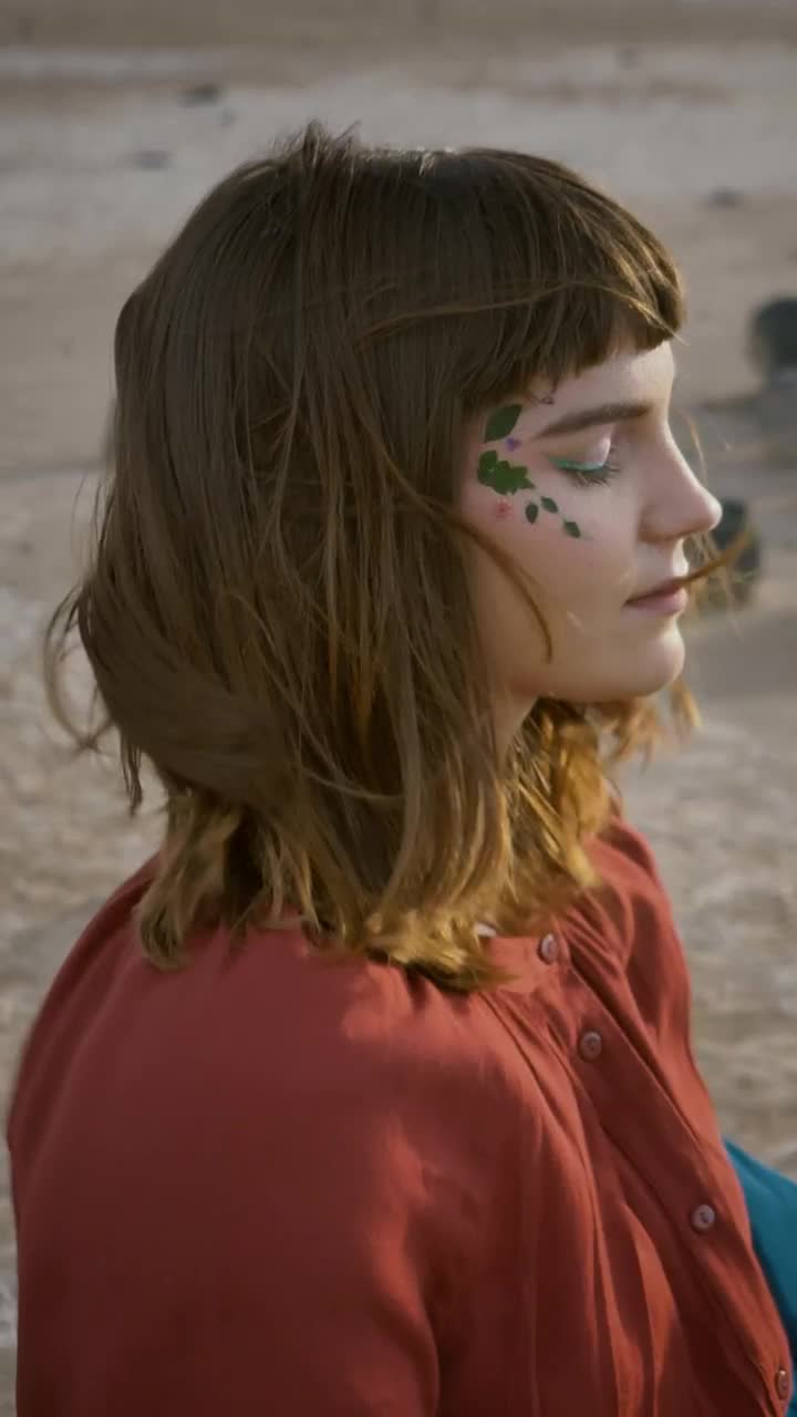 Video Stock Profile Face Of A Woman Meditating In A Desert Live Wallpaper Free - Free Download