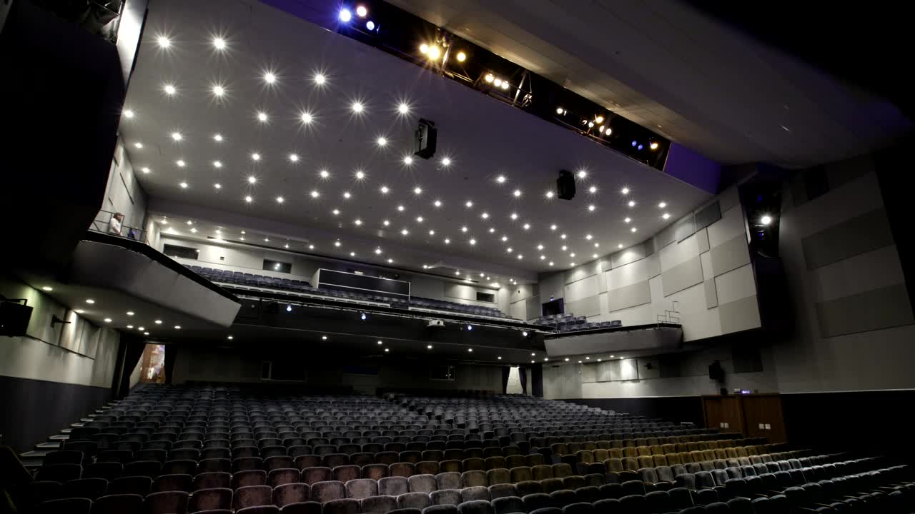 Stock Video People Filling An Empty Theater Live Wallpaper - Free Download