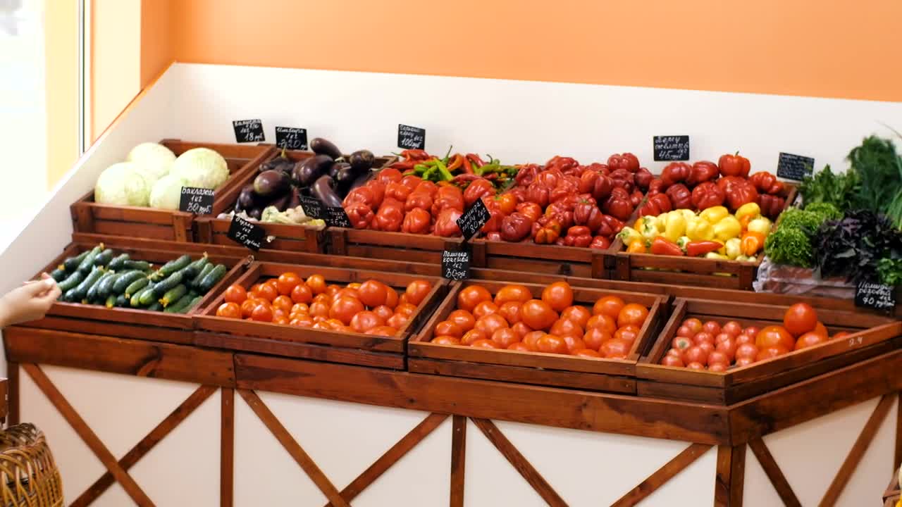 Free Stock Video Woman Buying Tomatoes In The Market Live Wallpaper - Free Download