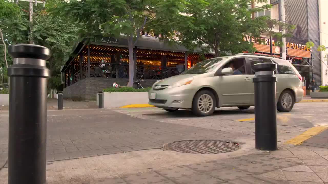Free Video Stock Street Corner With Traffic Live Wallpaper - Free Download