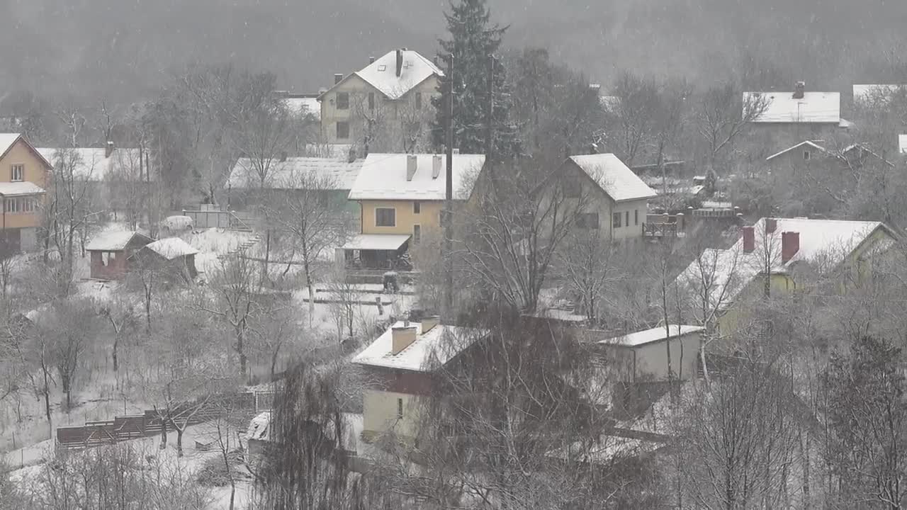 Stock Video Houses During Snowfall Animated Wallpaper - Free Download