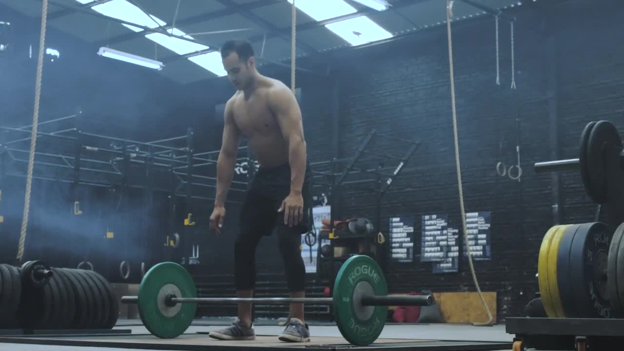 Free Stock Video Shirtless Man Lifting Weights At The Gym Live Wallpaper - Free Download